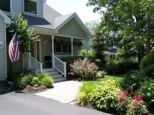 landscaping-boost-curb-appeal-standard_3618910b7f8a92cf7680c6bbc51cf851_680x505_q85